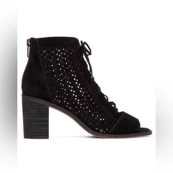 Vince Camuto‎ Trevan Black Suede Perforated Lace Up Heeled Bootie 7.5 - Picture 3 of 11